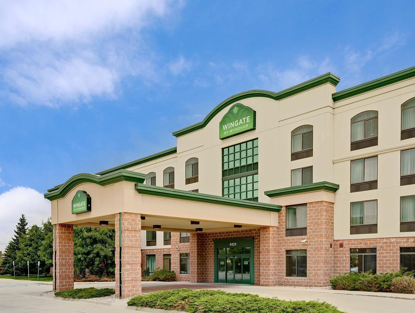 Wingate By Wyndham Fargo Hotel Exterior photo