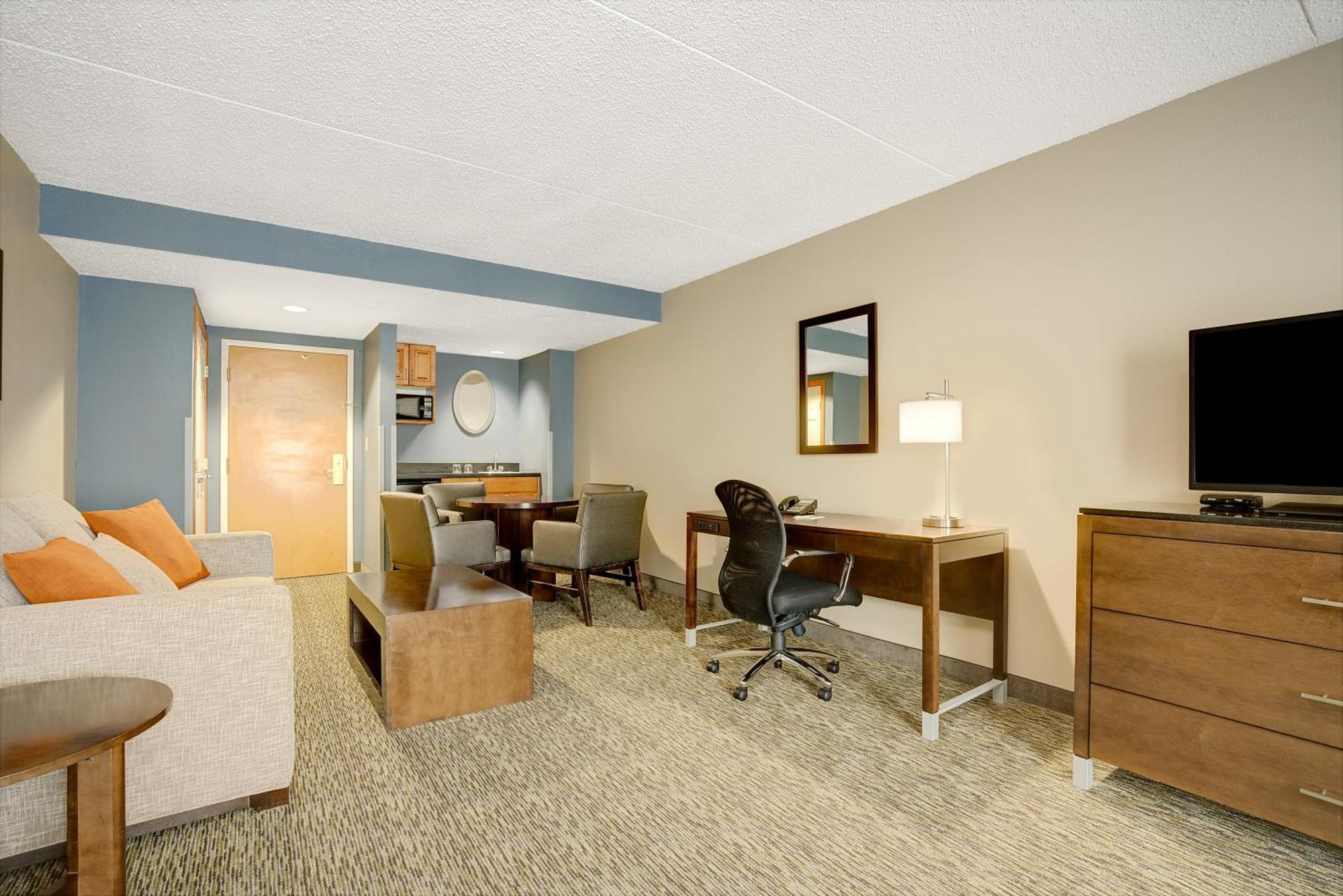 Wingate By Wyndham Fargo Hotel Room photo